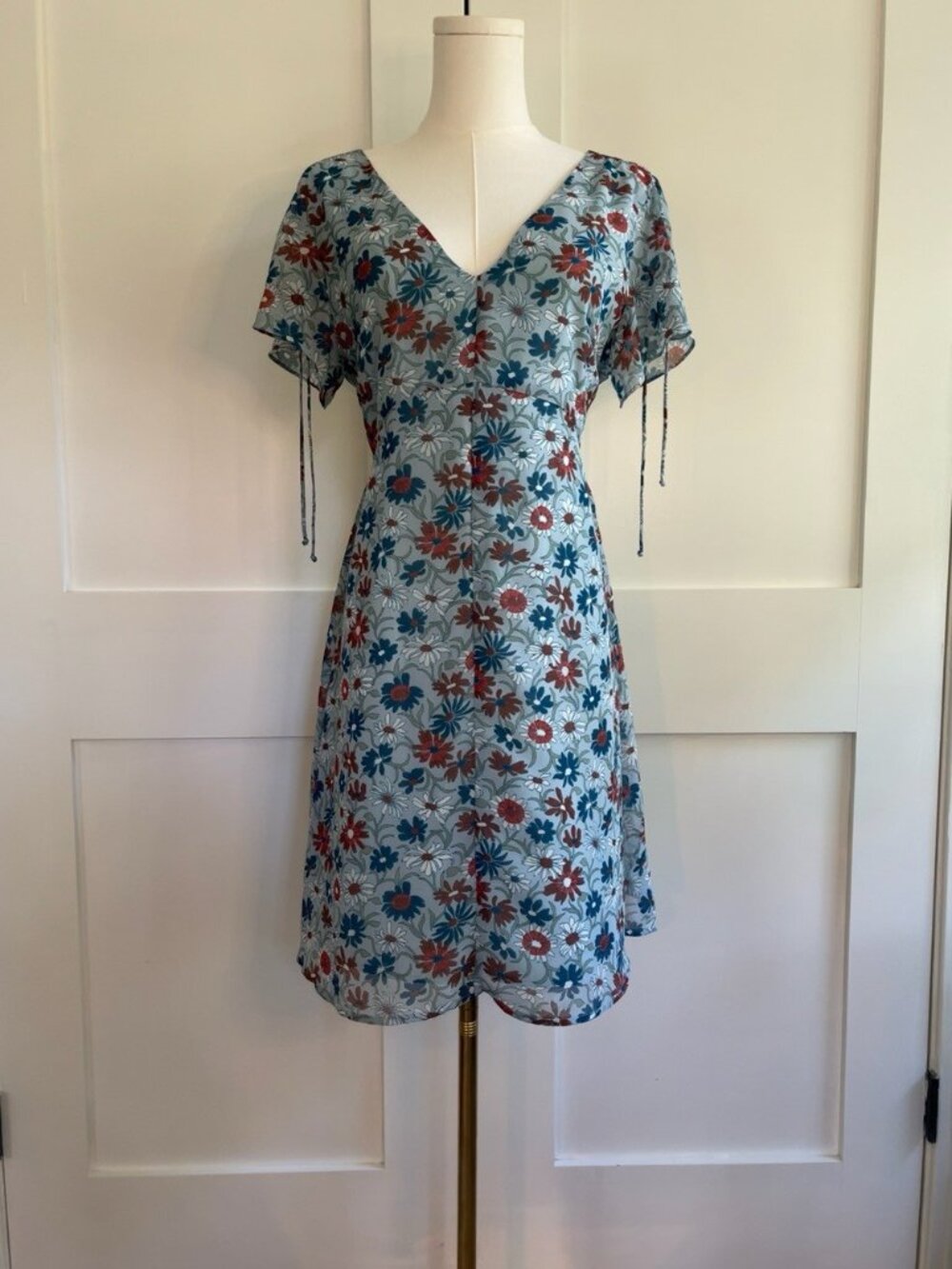 Madewell Light Blue Floral Open Back Dress Flutter Sleeve Size 2